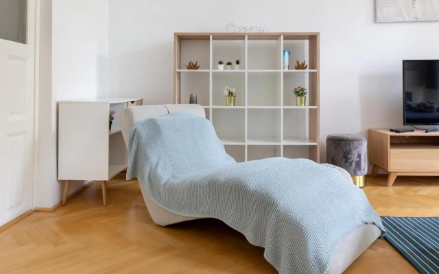 SUPER CENTRAL 2BR-2BT with Balcony&View&Sauna&Jacuzzi