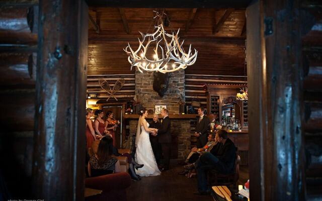 Storm Mountain Lodge Cabins & Dining