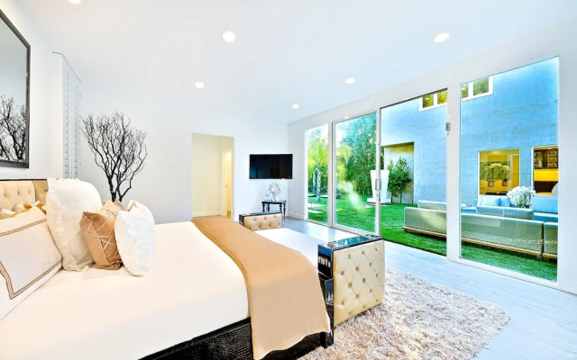 Beverly Hills Luxury Modern Palace