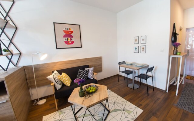 Studio Apartment Woody Moody