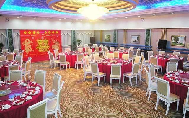 PAI Hotel Chengde Pingquan Central Square