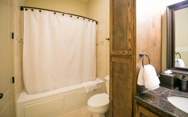 Hosteeva Baronne Street Suites