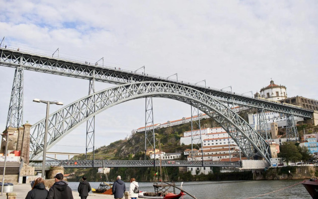 Riverside (with 3 Bedrooms) by JC