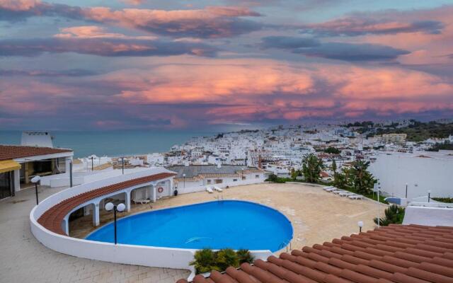 Luxurious Seaview Apartment with pool 5min Beach