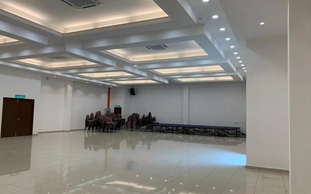 Cafe & Capital O 90756 Cara Hulu Hotel