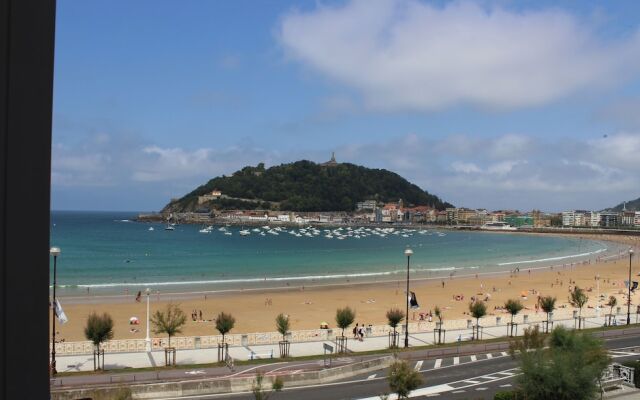 SEAFRONT LUXURY STUDIO - by SanSebastianApartments.es