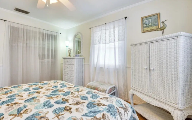 1 Mi to Anna Maria Island: Pet-friendly Retreat