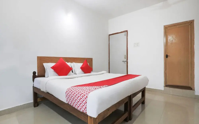 Oyo 39571 Baga Beach Comfort