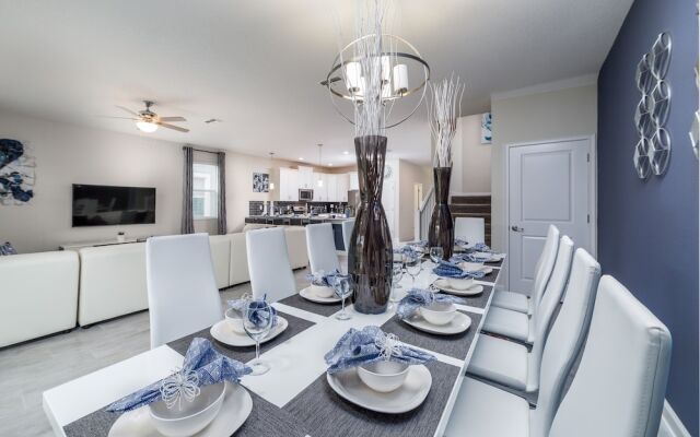 Tr_531r Champions 8 Bedroom Home