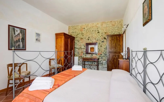 Apartment With Swimming Pool