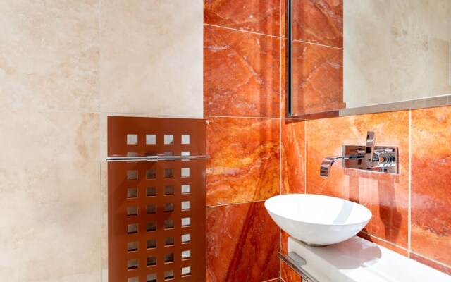 Spacious Pimlico Apartment