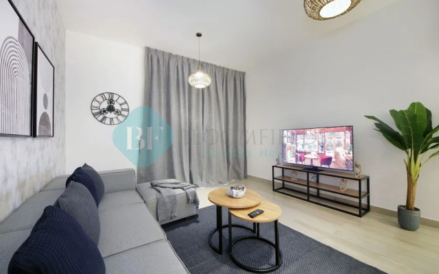Stunning canal view apartment Yas island