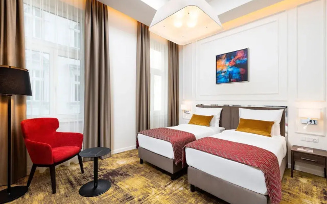 Three Corners Avenue Hotel