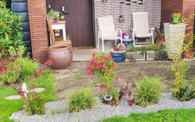 Uni, FH, Gesundheits Campus nähe, Zimmer mit Garten & Terrasse