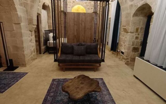 Tuğmaner Small House Ajar