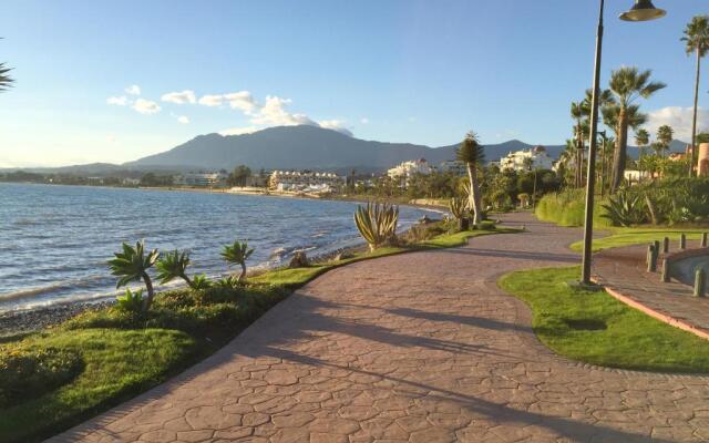 Salinas. Apartment for 4. Terrace/Parking/Pools/Gym/4mins beach