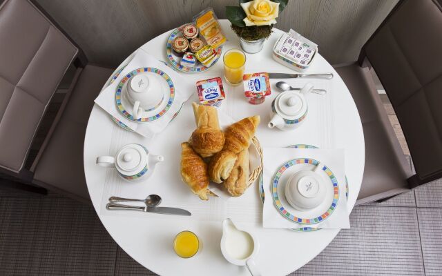 Hotel Longchamp Elysees