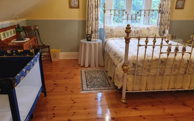Water Bay Villa Bed and Breakfast