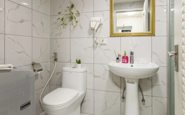 YOYO International Apartment