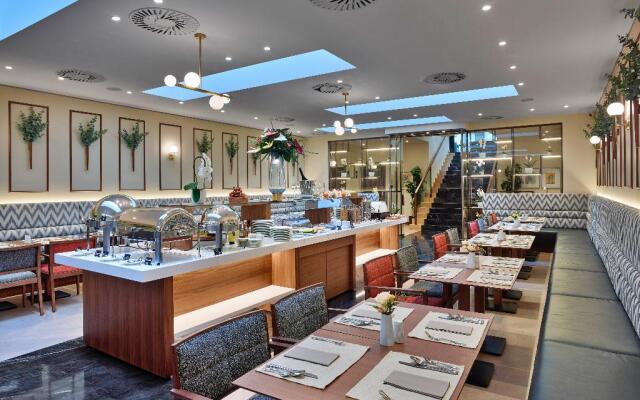 EST Grand Hotel Savoy