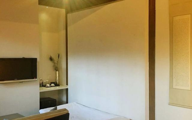 Shichahai Sandalwood Boutique Hotel