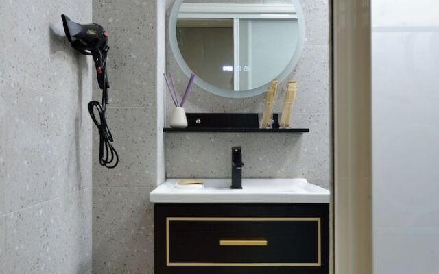 Newly Renovated 1BDR Apt Old Shanghai