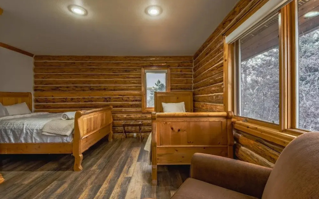 Wilderness Club Lodge For 25