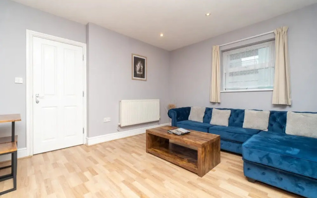 Spacious 2 Bed Southville Flat Near Harbourside