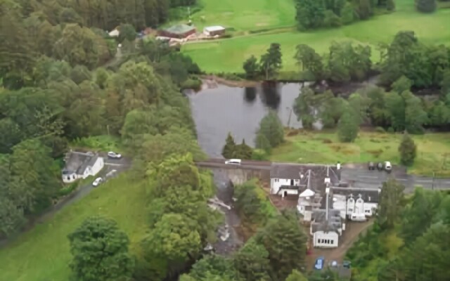 Bridge of Lochay Hotel