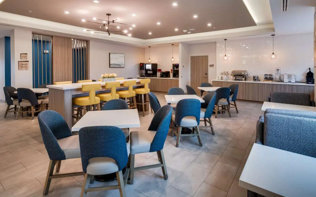 Best Western Plus Mid County