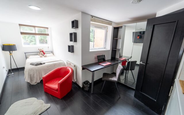 39 North Road Studios Near QE and UOB