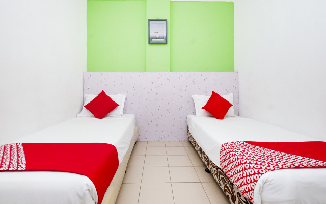 OYO 850 Gold Star Hotel