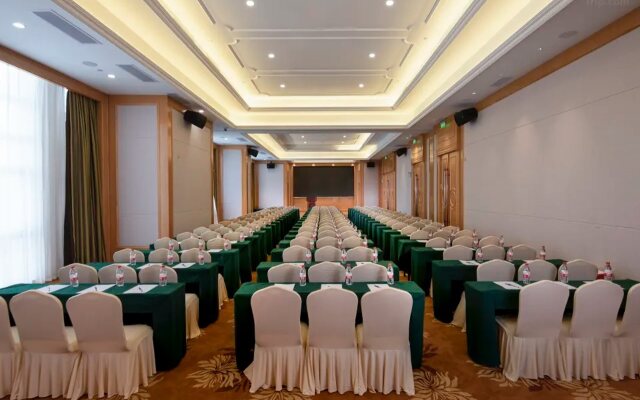 Vienna Hotel (Shenzhen Henggang Metro Station)