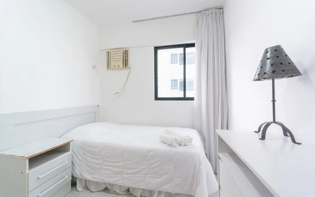 Apt 2 quartos com varanda próximo Praça Casa Forte o bairro mais agradável do Recife ARN901