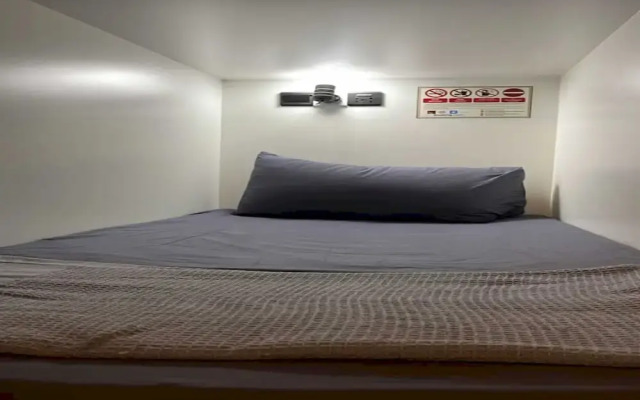 Oyo 91036 J Capsule Hotel Jalan Bukit