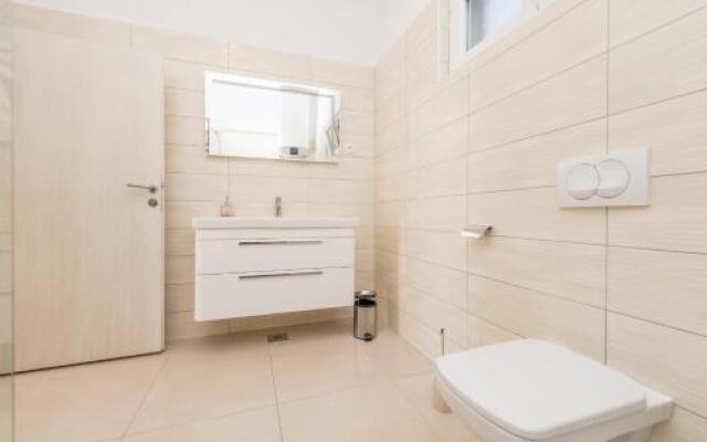 Six-Bedroom Holiday Home in Bibinje