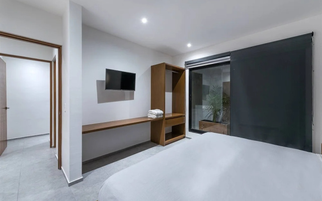 2 Br. Apt W/amazing Natural Lighting&location