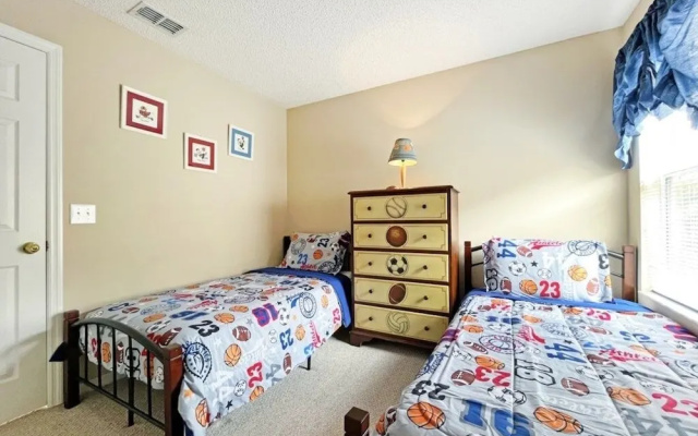 Sunnyside Villa 6 Bedroom Home by RedAwning