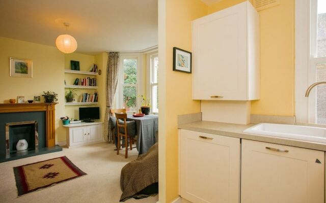 Beautiful 2 Bedroom Apartment in Kennington