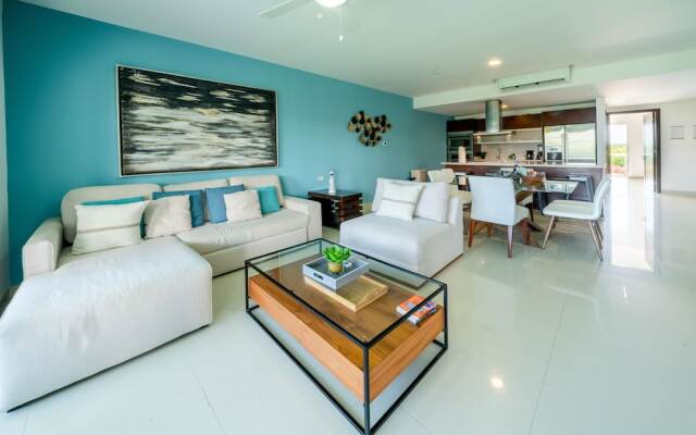 Sirenita G. Infinity pool - At Mareazul