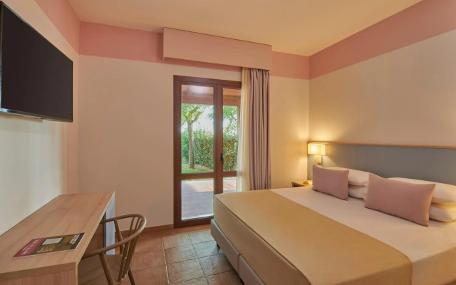 Serenusa Resort