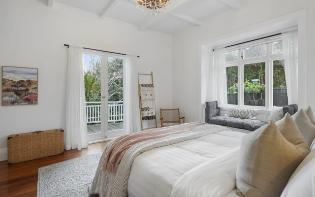 Grey Lynn - Grandeur - Cafe Lifestyle – Guest Rooms – Auckland
