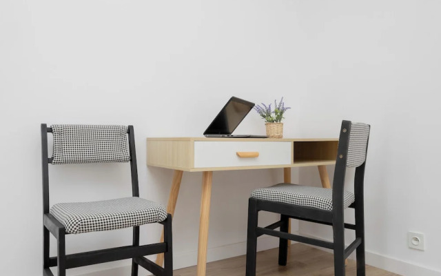Workspace With Parking by Renters