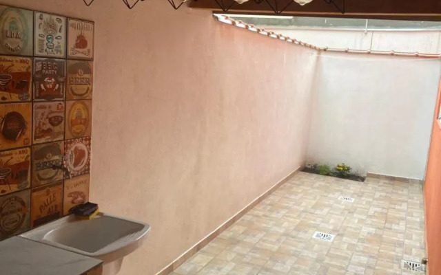 Casa em Bertioga condomínio 250 metros da praia