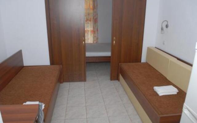 Eleni Kandilari Rooms