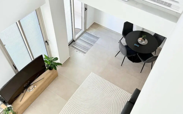 Azure Loft - 3min Walk to Beach, 10min to Old Town
