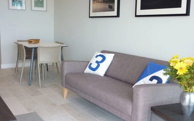 Flat 8 Seascape