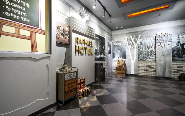 Raphael Hotel