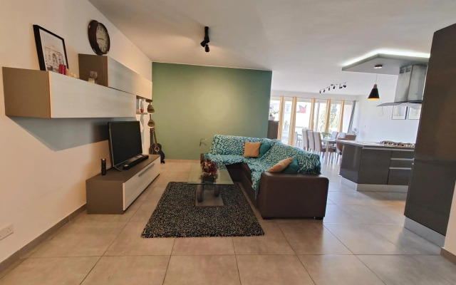 Large Central Apartment Near Valletta & Seafront