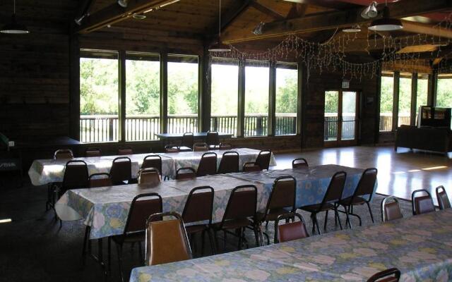 Mount Vernon Camping Resort Studio Cabin 4